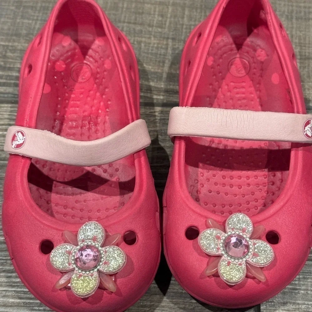 Crocs Toddler Girls Size 6 Mary Jane Shoes Pink Flowers Flats Slip on